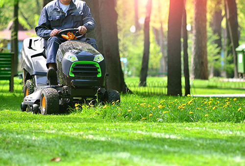 Monnick Supply in Framingham and Marlborough - How to Prep Your Lawn Mower For Spring